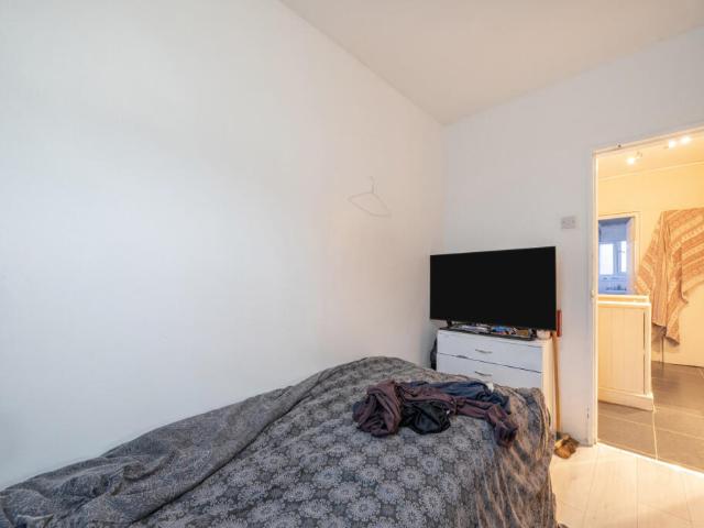 Maisonette for sale in Woolwich, Greater London
