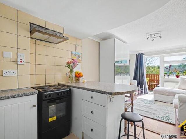 Maisonette for sale in Midway, Kent