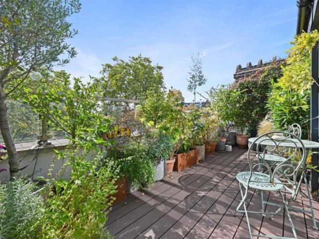 Maisonette for sale in Cat Hill