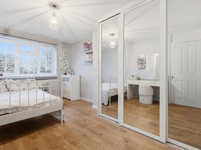 Maisonette for sale in Navestock Side