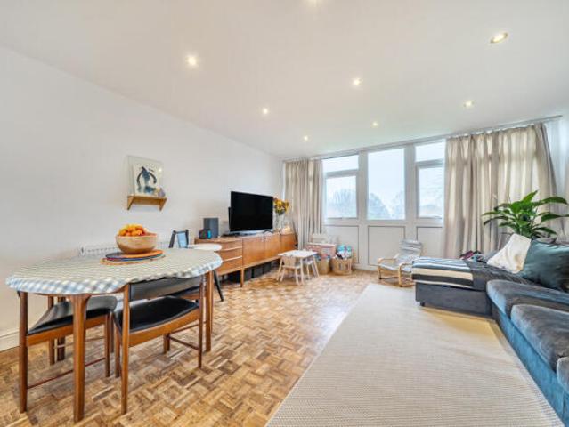 Maisonette for sale in Mottingham, Greater London