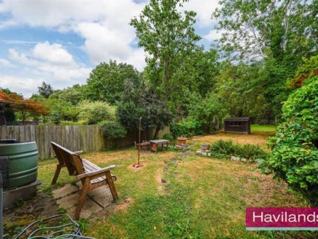 Maisonette for sale in Grange Park, Greater London