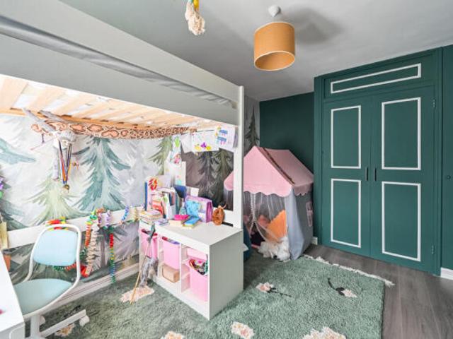 Maisonette for sale in Mile End, Greater London