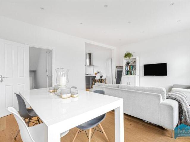 Maisonette for sale in Finsbury Park, Greater London