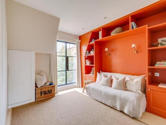 Maisonette for sale in Fulham, Greater London