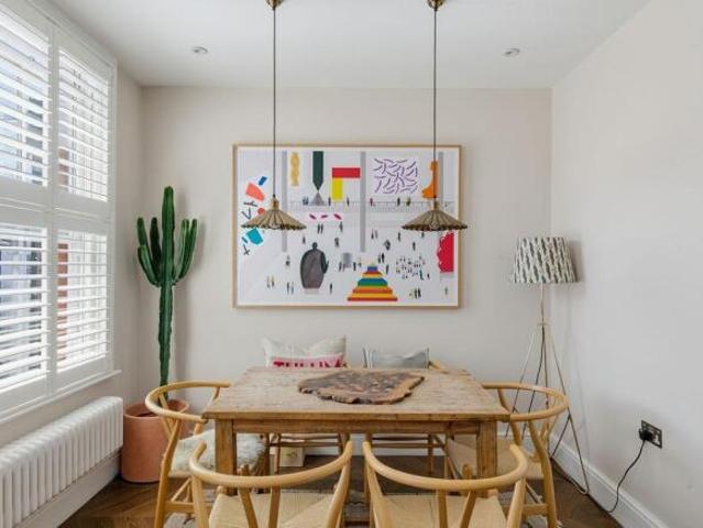 Maisonette for sale in Cat Hill, England