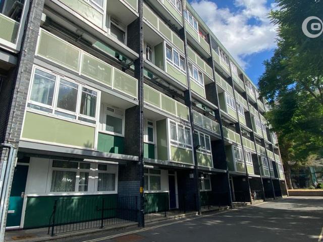 Flat for rent in Camberwell, Greater London