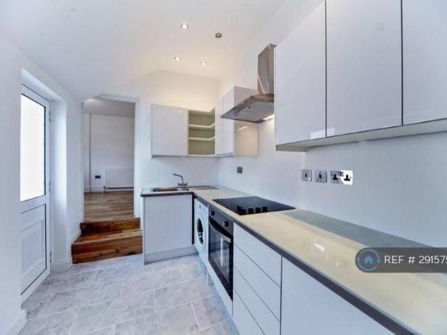 House for rent in London Borough of Croydon, Greater London