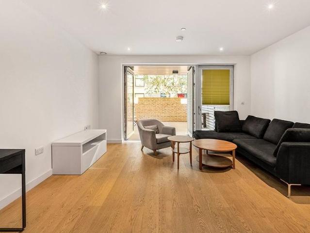 House for rent in London Borough of Southwark, Greater London