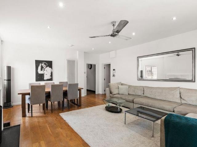 House for rent in Brondesbury, Greater London