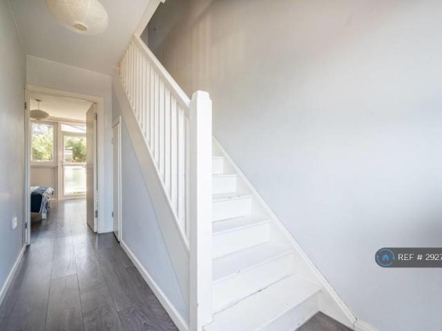 Flat for rent in Oval, Greater London