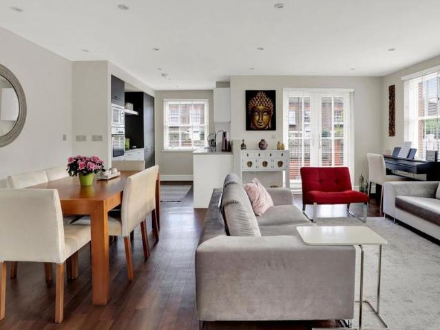 House for rent in Blackhills, Surrey