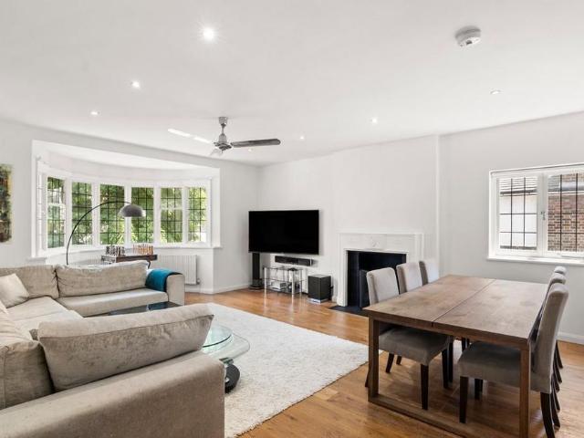 House for rent in Brondesbury, Greater London
