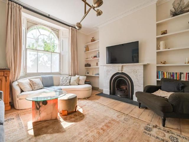 House for rent in Angel, Greater London