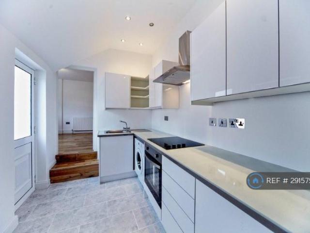 Flat for rent in London Borough of Croydon, Greater London