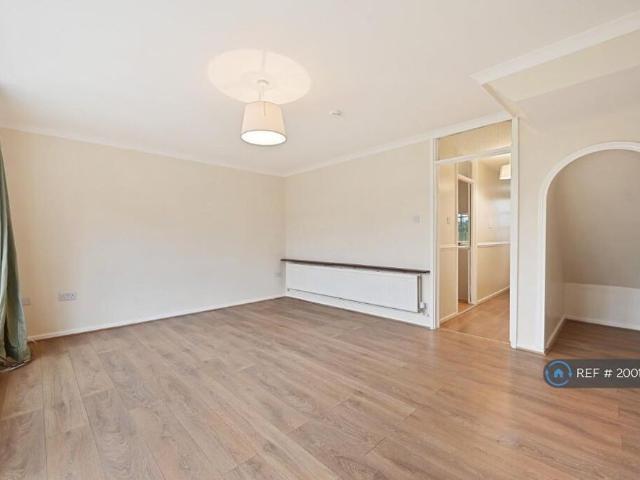 House for rent in London Borough of Ealing, Greater London