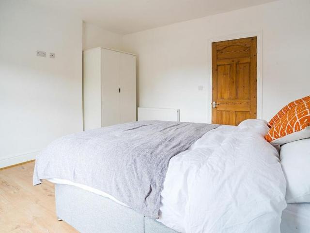 House for rent in Abbey Park, Barton In Fabis