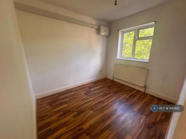 Room for rent in London Borough of Ealing, Greenford