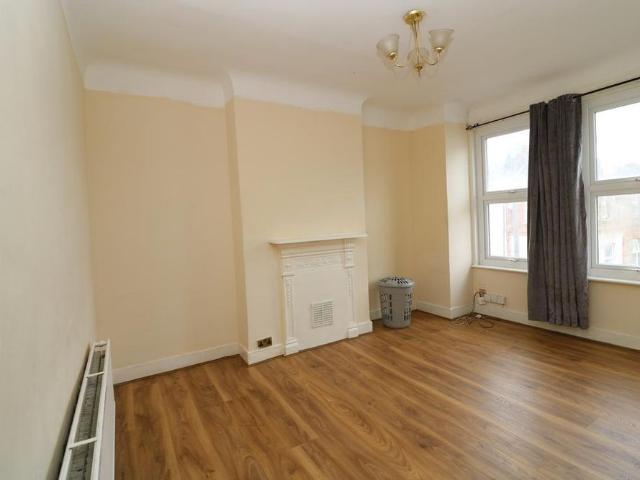 House for rent in Summerstown, Greater London