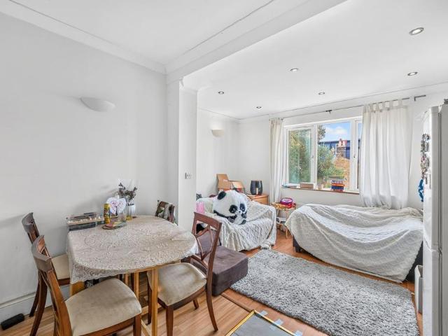 House for rent in Upper Tooting, Greater London