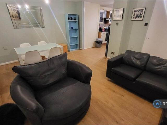 Flat for rent in Isle Of Dogs, Isle Of Man