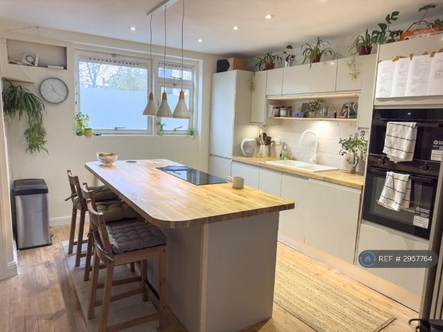 Flat for rent in Battersea, Greater London