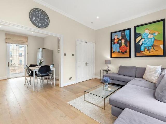 House for rent in Royal Borough of Kensington and Chelsea, Greater London