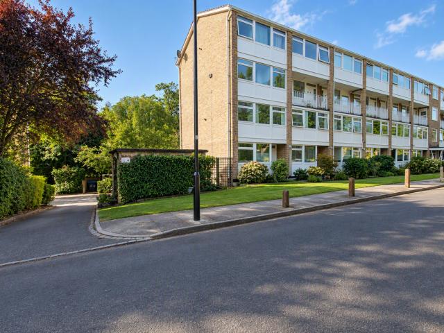 House for rent in Middle Park, Greater London