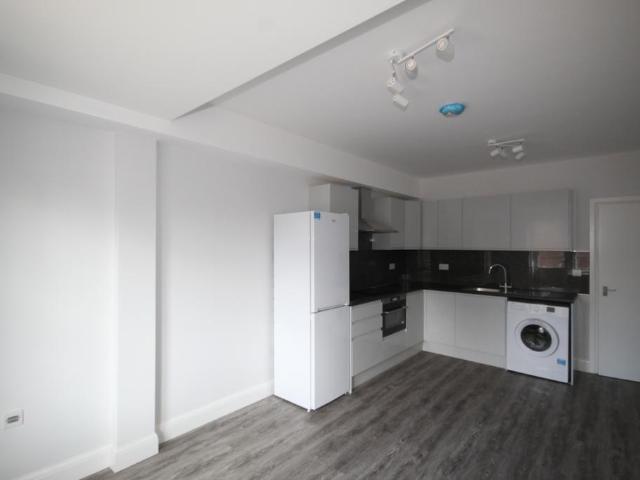 Flat for rent in Kenton, Greater London