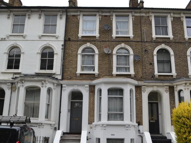 Flat for rent in Stockwell, Greater London