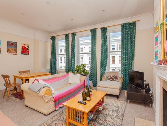 Flat for rent in West Kensington, Greater London