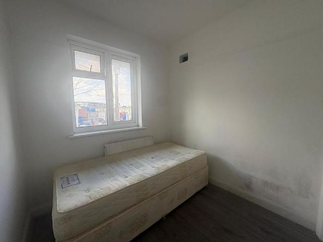 House for rent in London Borough of Ealing, Greater London