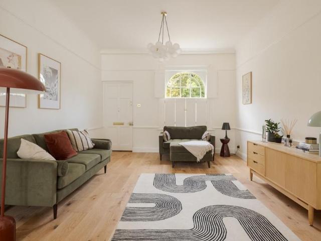 House for rent in Angel, Greater London