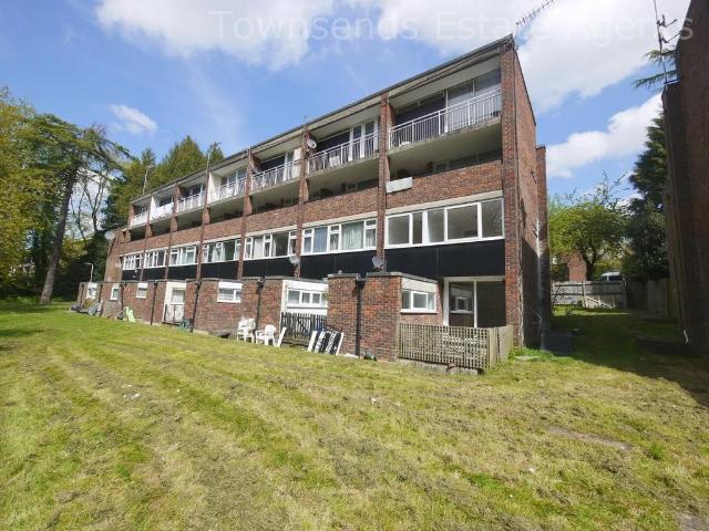 Flat for rent in Northwood, Greater London