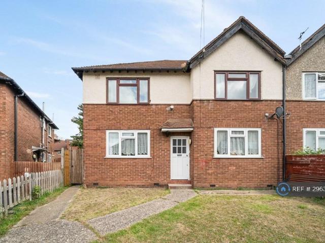 Flat for rent in Middle Park, Greater London