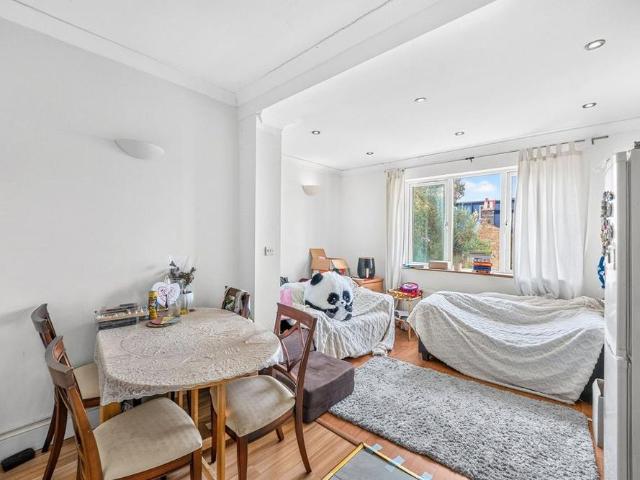 House for rent in Furzedown, Greater London