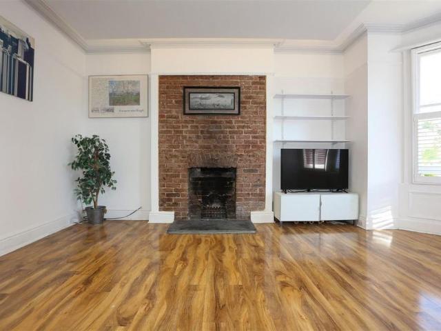 House for rent in Aldrington