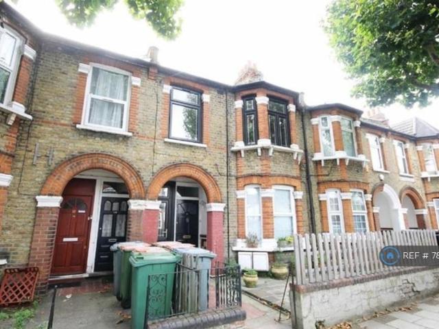Flat for rent in Upton, Greater London