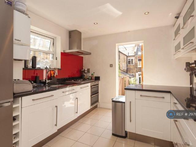 Flat for rent in Clapham Junction, Greater London