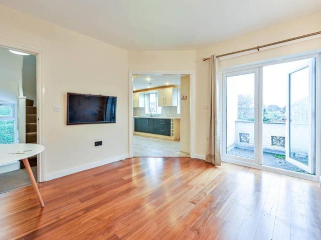 Flat for rent in Blackhills, Surrey