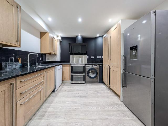 Flat for rent in London Borough of Merton, Greater London
