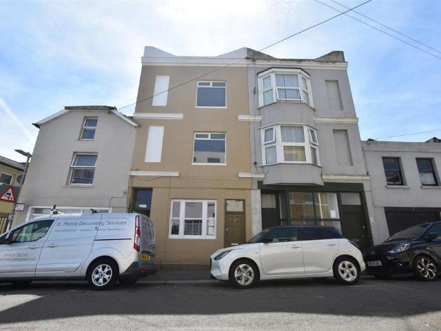 Flat for rent in Bohemia, Guestling Green
