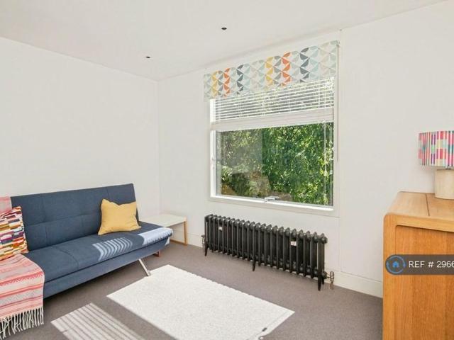House for rent in London Borough of Lewisham, Bell Green