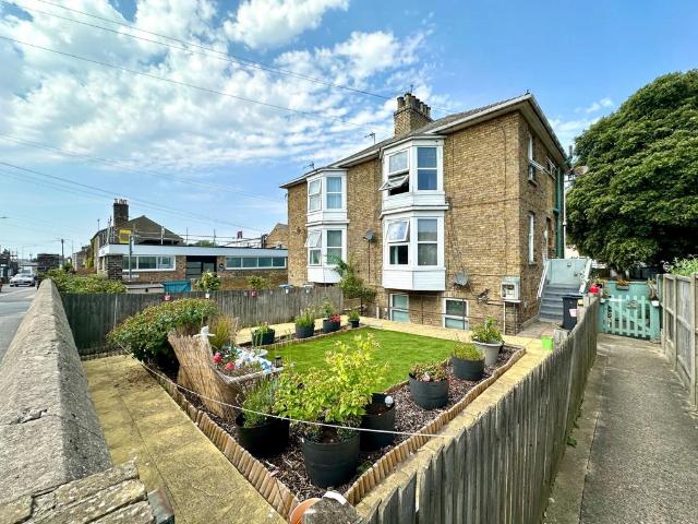 Flat for rent in East Cliff, Acol