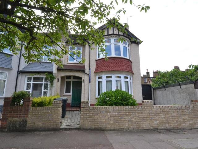 Flat for rent in London Borough of Lewisham, Greater London