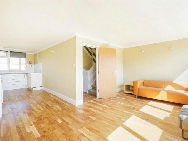 House for rent in London Borough of Hounslow, Greater London