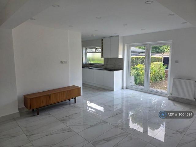 House for rent in London Borough of Ealing, Greater London