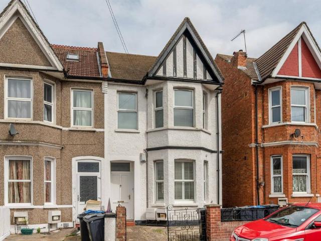 Flat for rent in London Borough of Croydon, Thornton Heath
