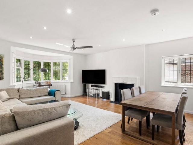 House for rent in Brondesbury, Greater London