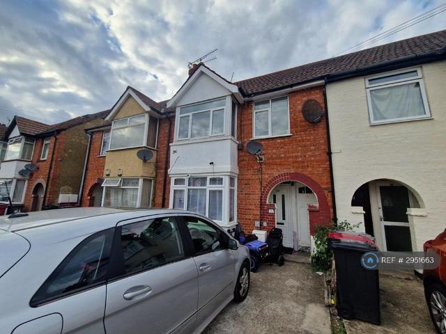 Flat for rent in Slough